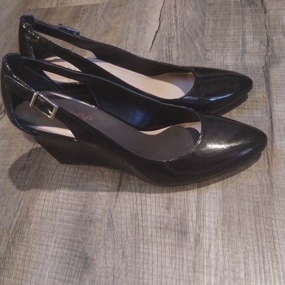 BCBG Black Patent Slingback Wedge Heels – Size 8B - Picture 1 of 8